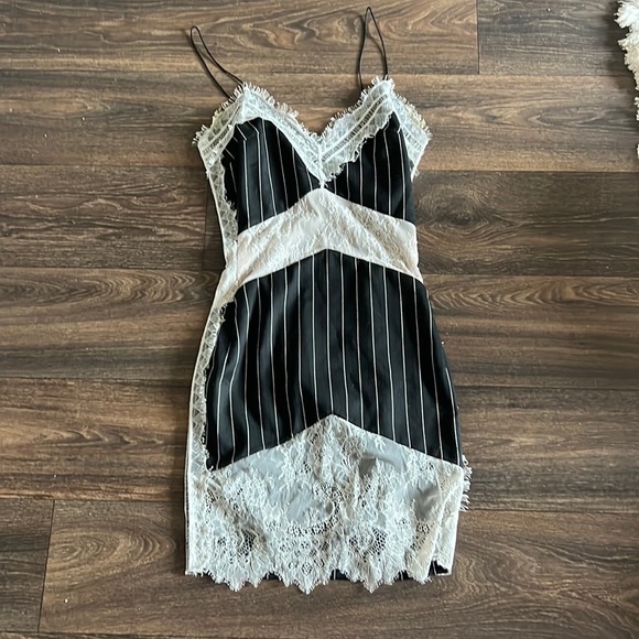 Vatanika Dress - Picture 2 of 7